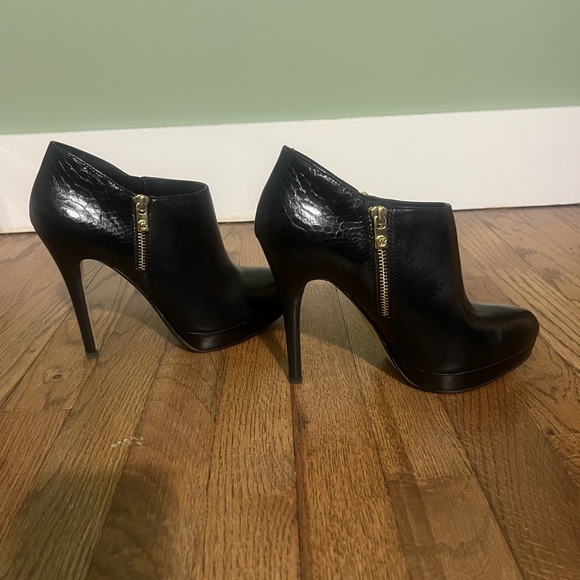 MICHAEL Michael Kors York Booties 8.5 - Picture 3 of 16